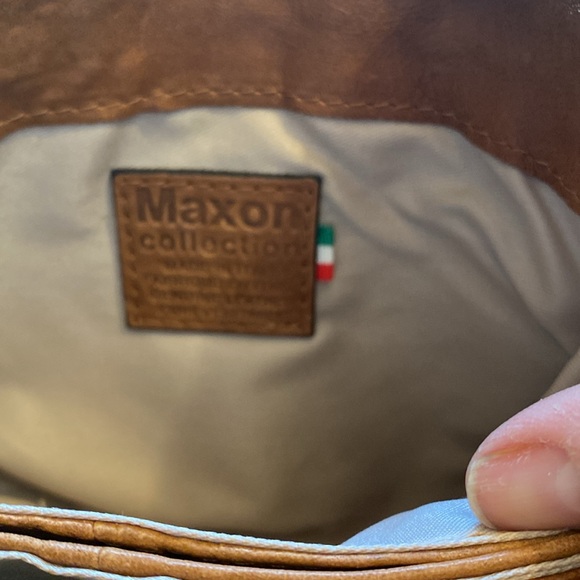 Maxon Collection Leather crossbody - Picture 6 of 7